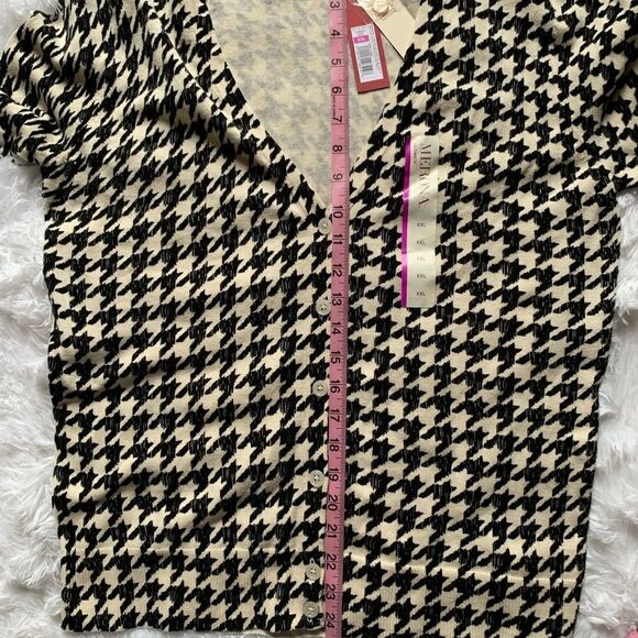 Sweater - Picture 7 of 10